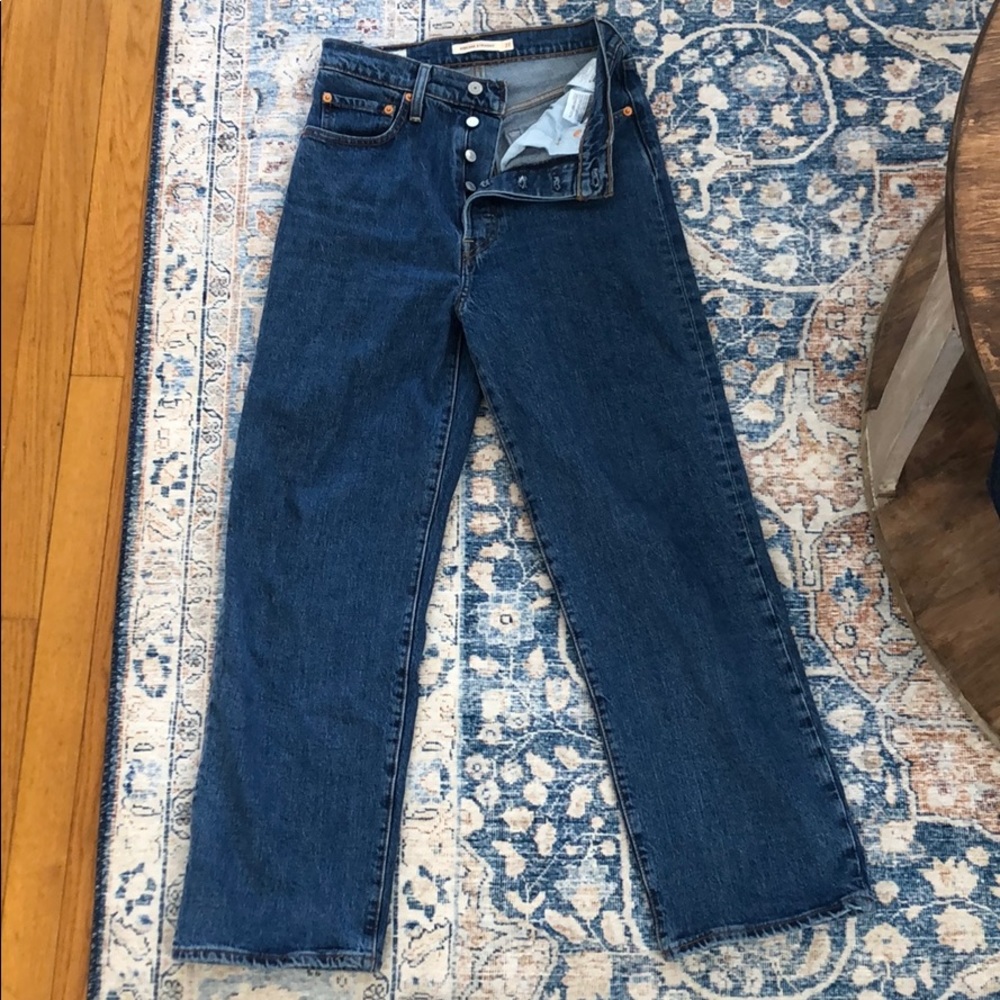 Levi’s Ribcage straight Jeans size 27 EUC!